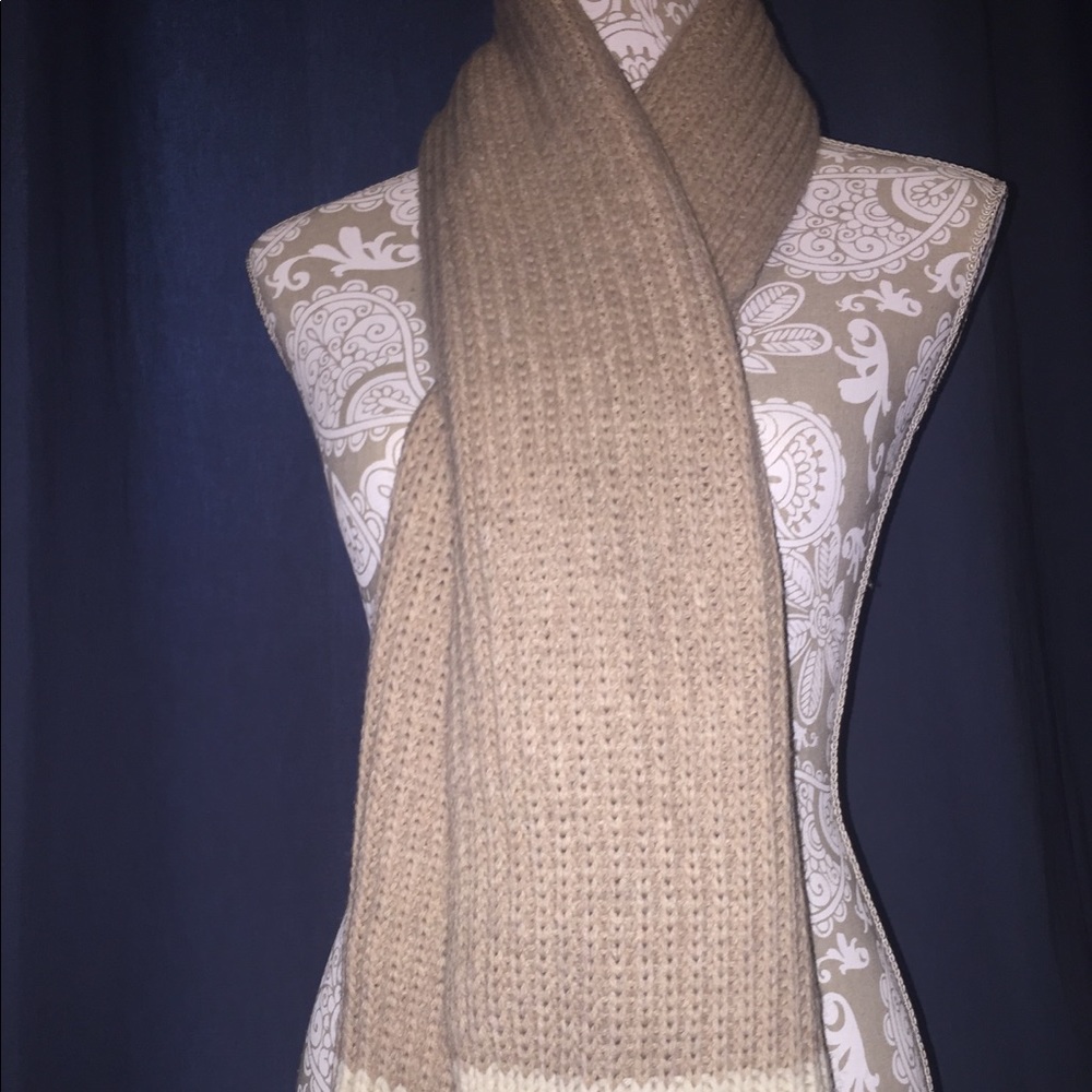 GAP Chunky Scarf 🧣 - Picture 4 of 4